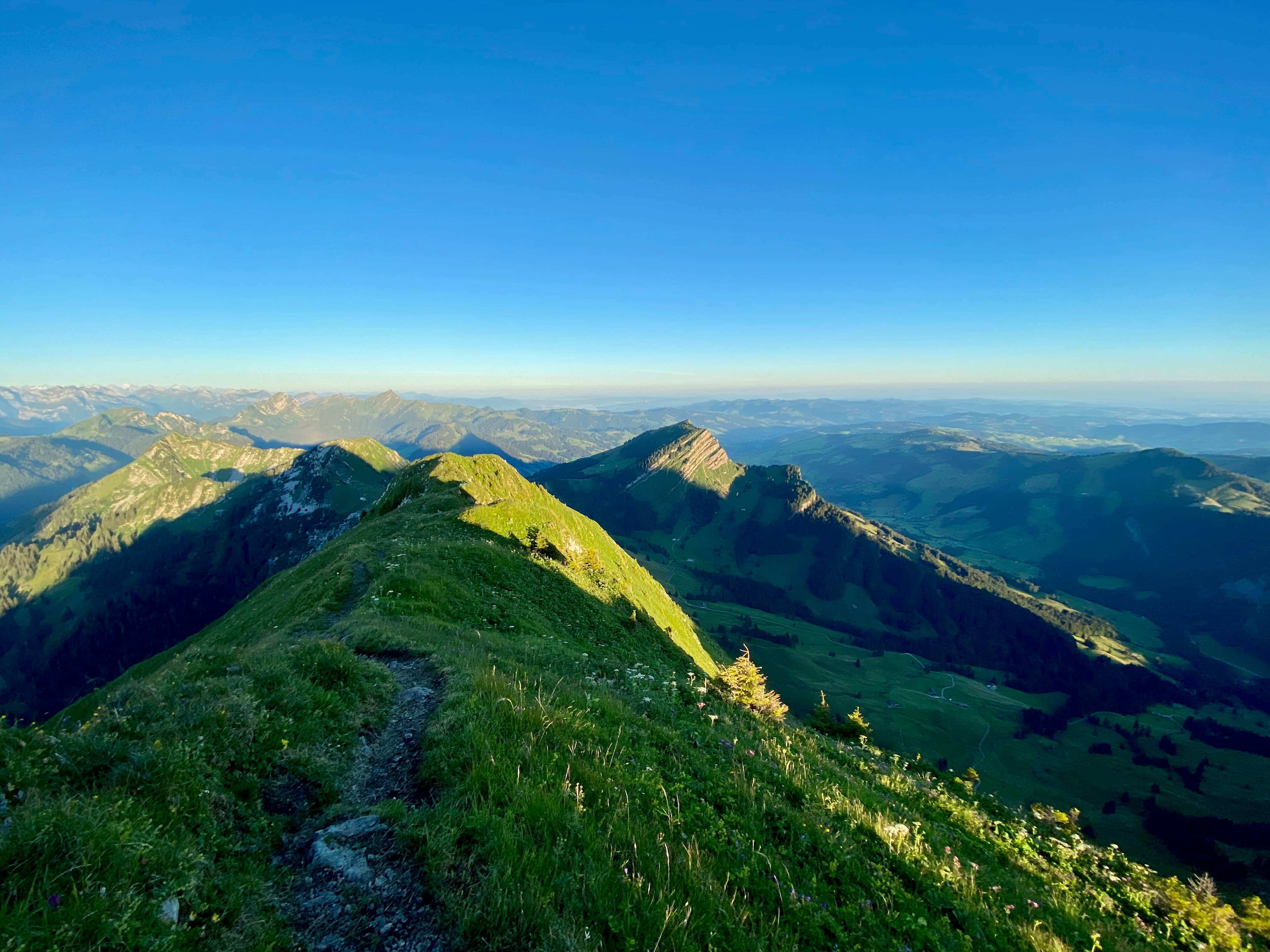Gipfelgrat Lütispitz; rechts Stockberg