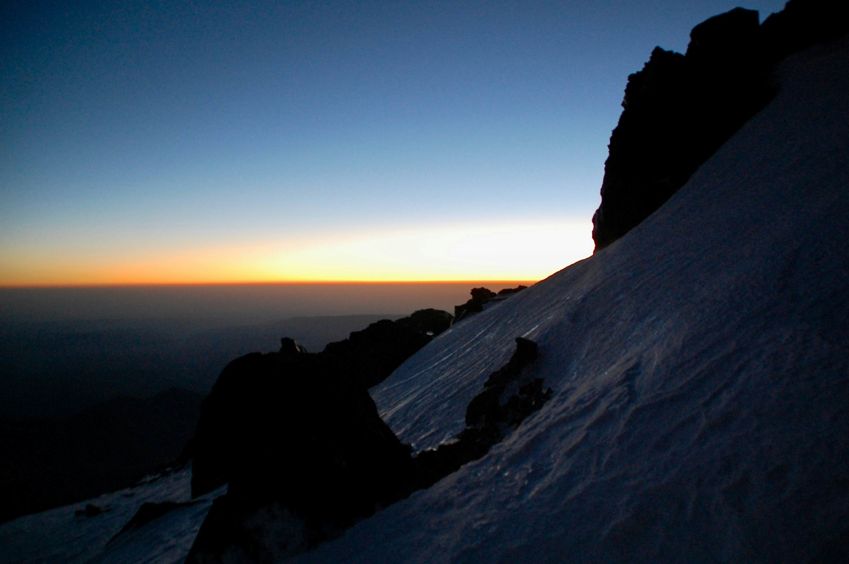 Gipfeltag: Wir sind bereits fünf Stunden unterwegs und befinden uns oberhalb der Lenz Rocks