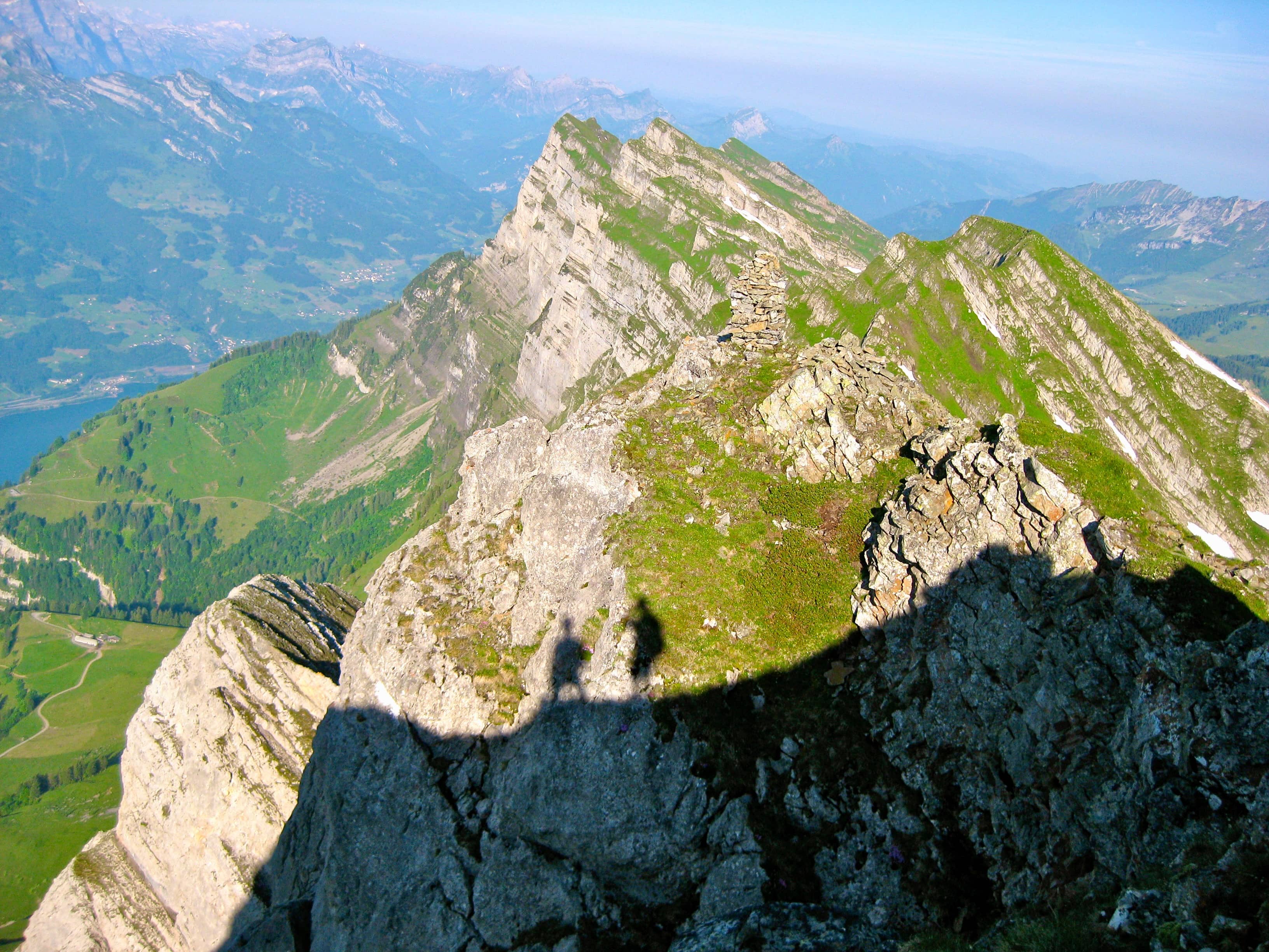 Auf dem steilen Frümsel - dahinter der Selun und die 'unechten' Churfirsten