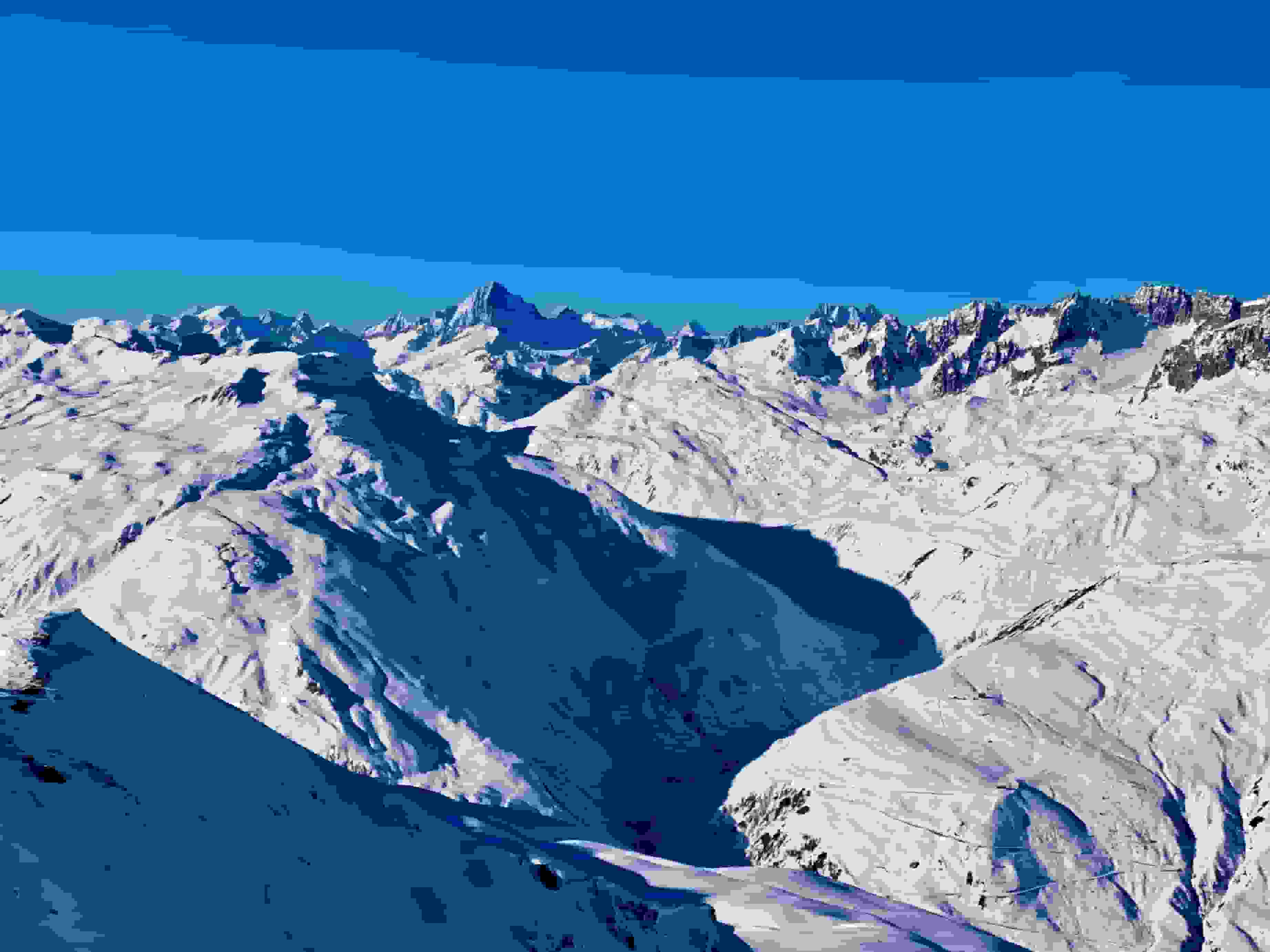 Tolle Weitsicht - Finsteraarhorn in der Bildmitte