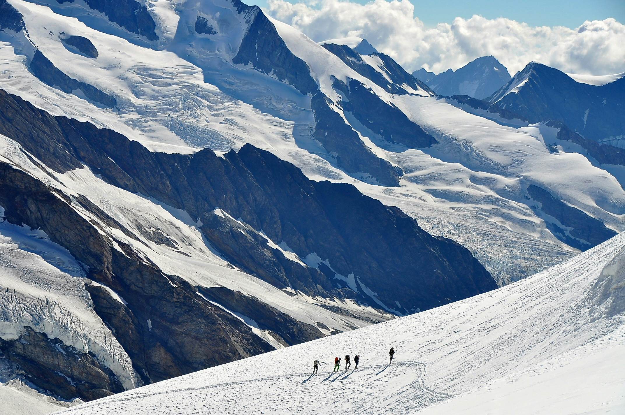 Noch immer sind Bergsteiger im Aufstieg zur Jungfrau