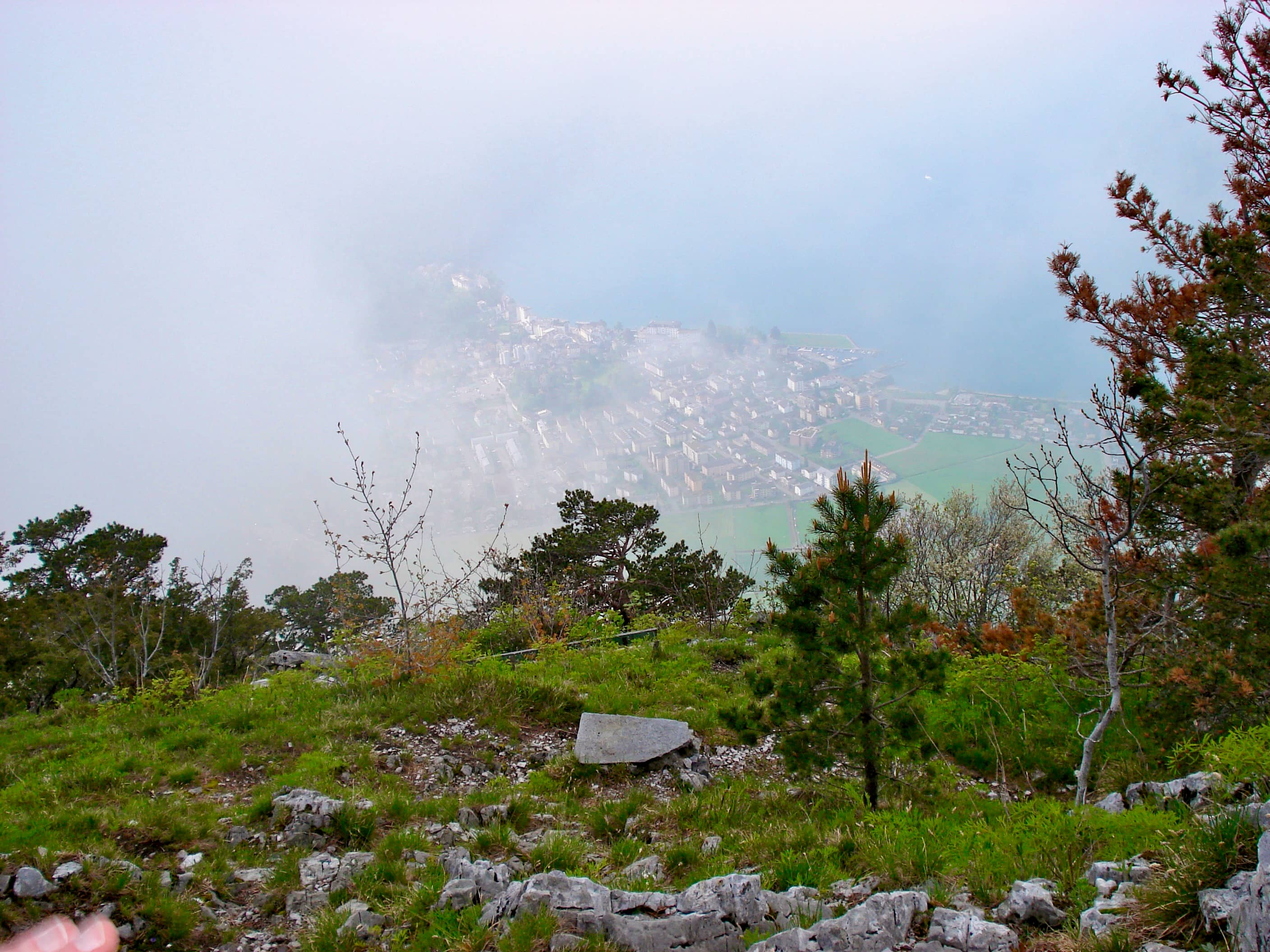 Blick durch den Nebel nach unten