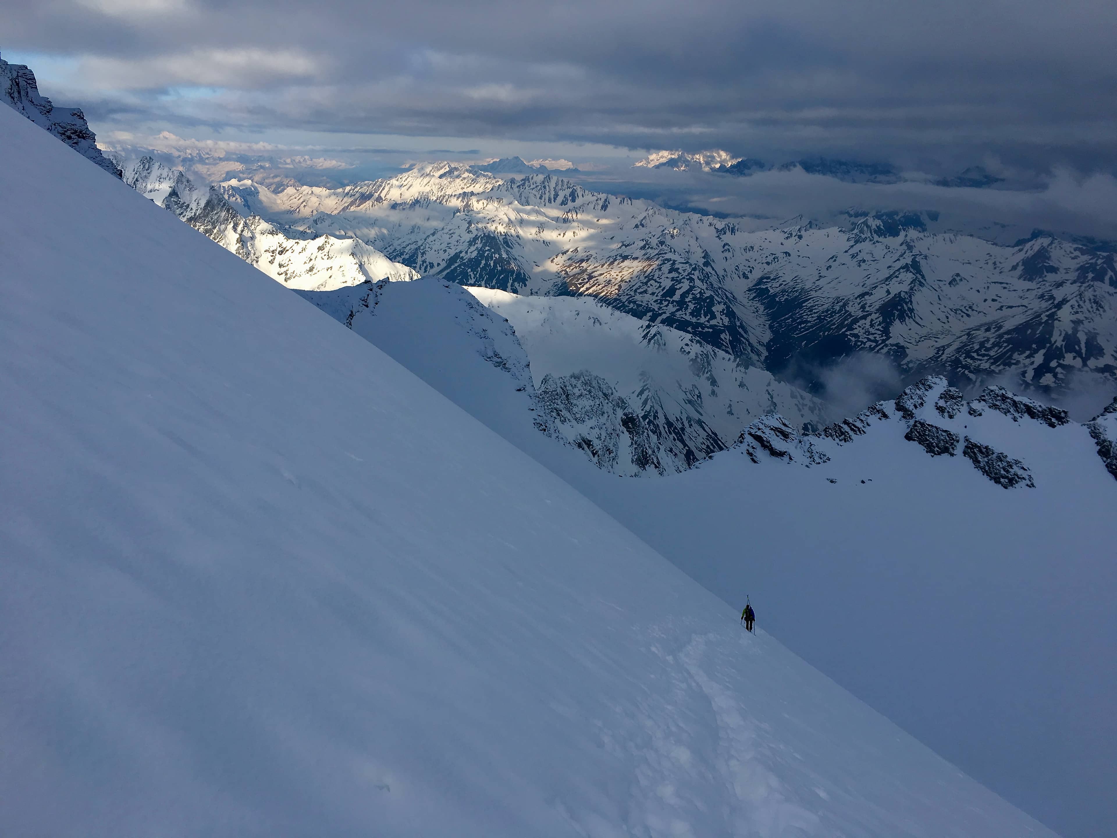 Im unteren Drittel des Couloir du Gardien. Hinten der Mont Blanc