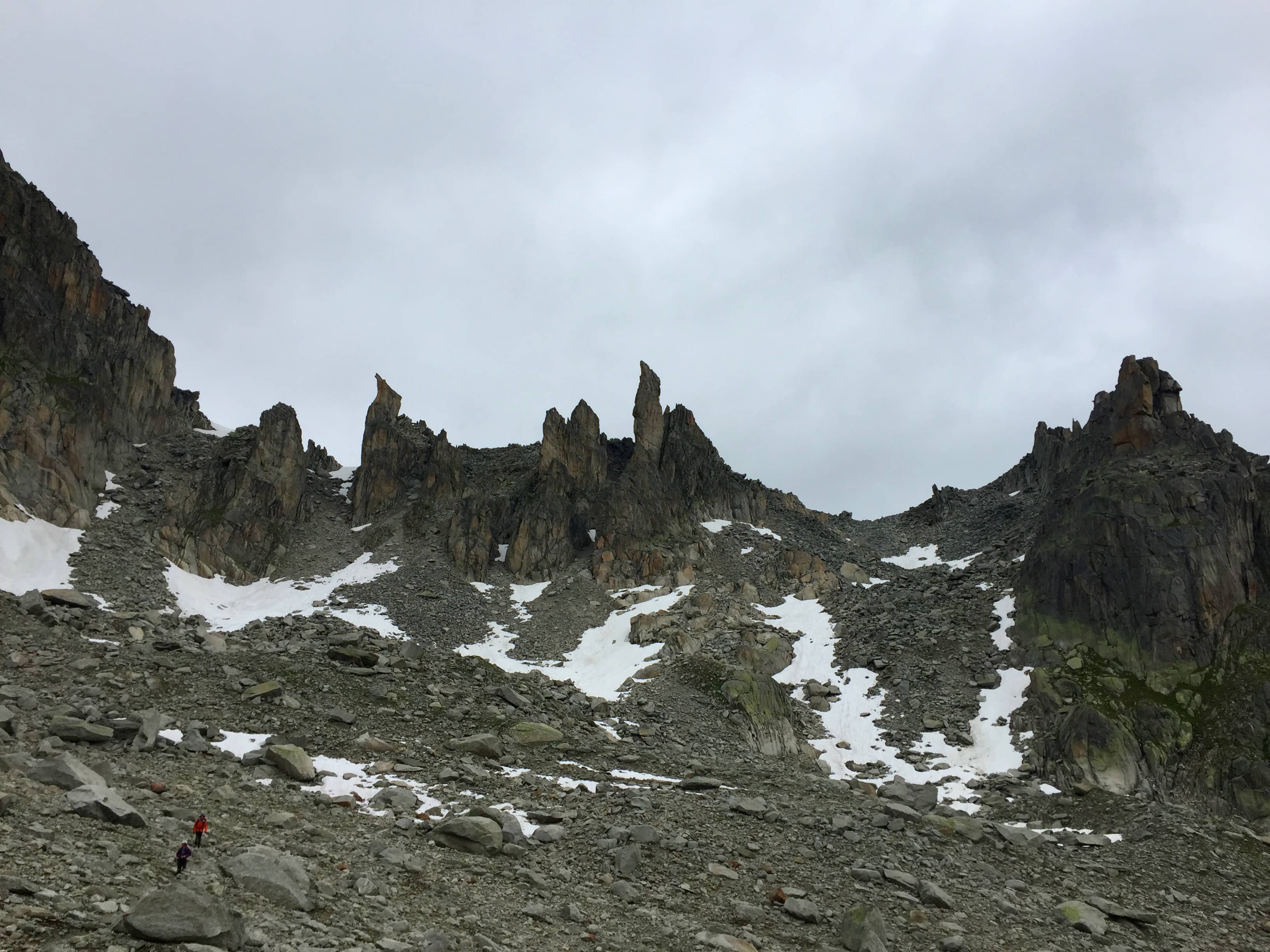 Die beiden Kamele. Rechts davon das Chli Bielenhorn